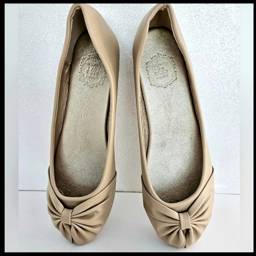 OLHO Womens Tan Flat Slip On Shoes, Beigh, Sz 6.5 NIB
